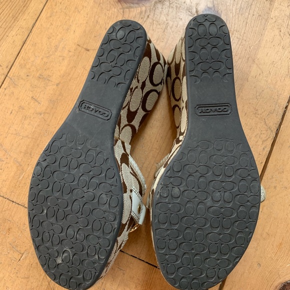 Size 7 Coach Wedge - Picture 4 of 4